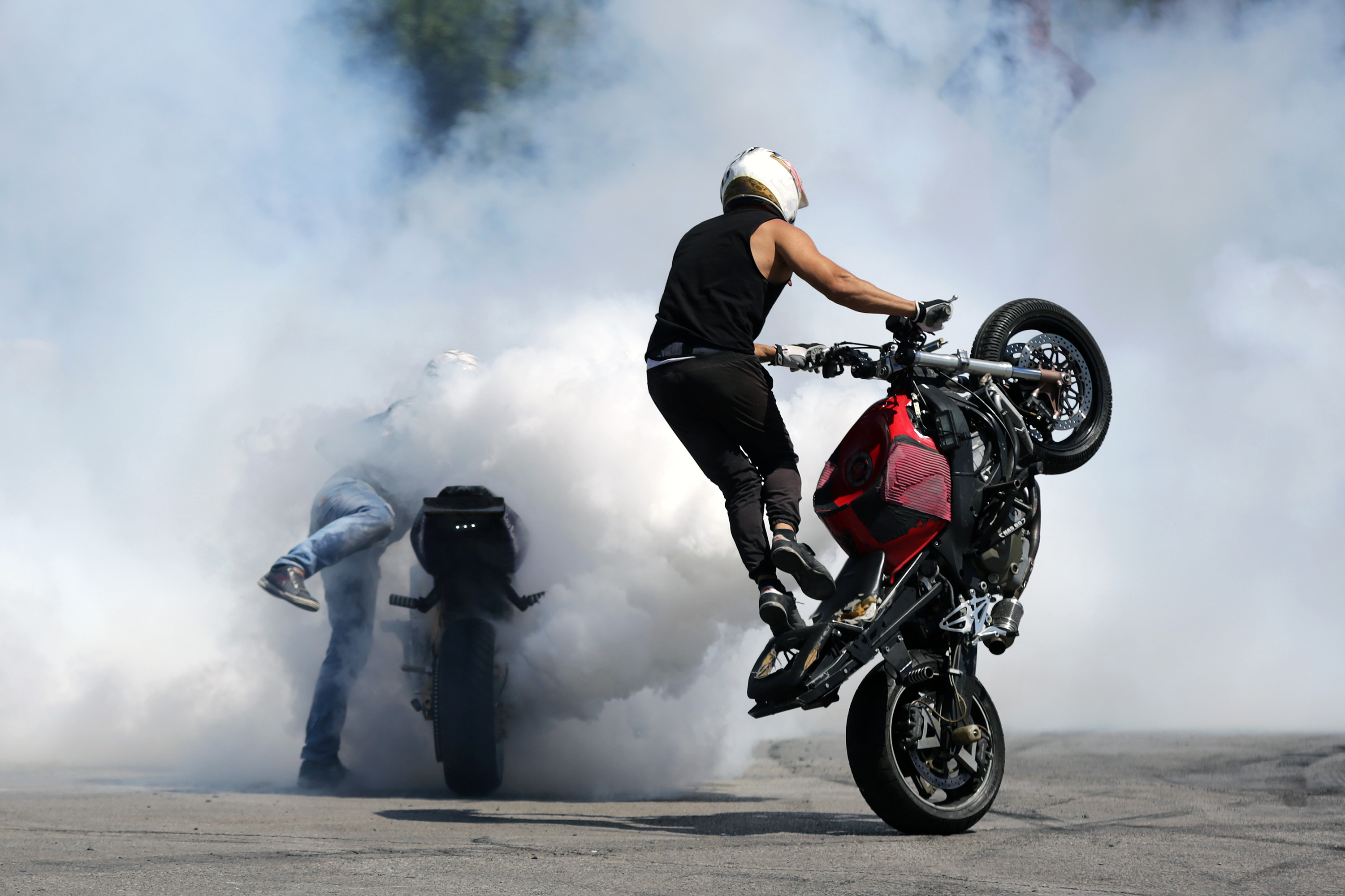 APRENDENDO A EMPINAR A MOTO NOVA 