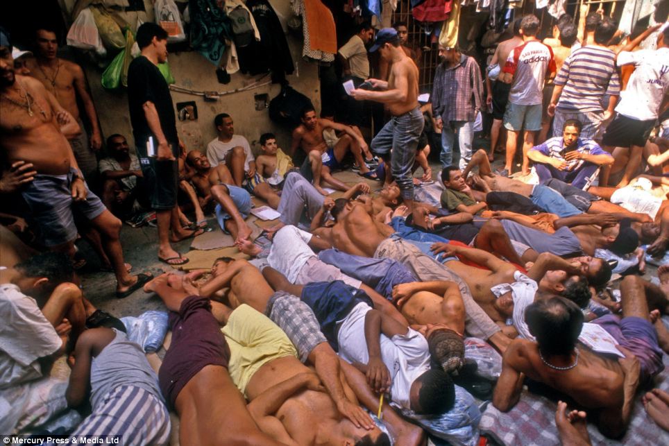 Os direitos humanos e as degradantes prisões brasileiras - Jus.com ...